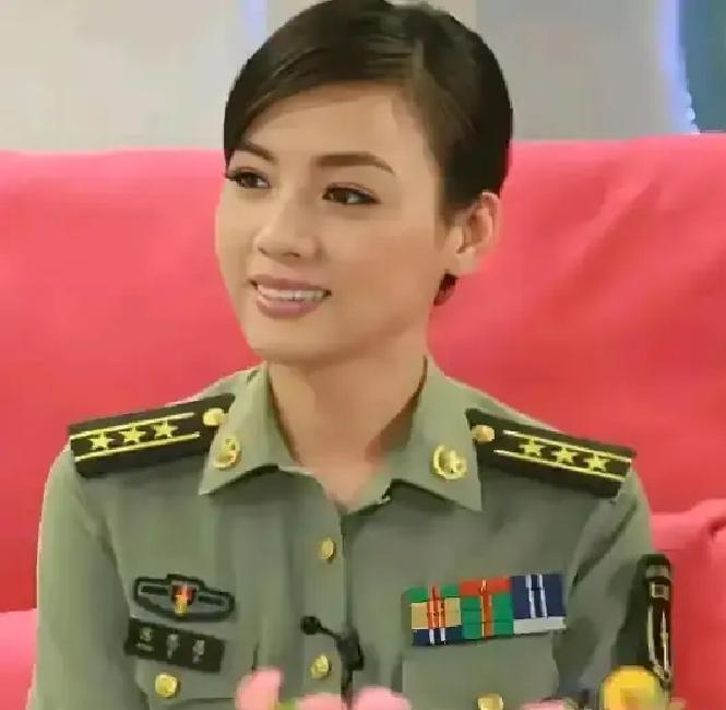 离婚手续办完的第3天，她做了个让所有人看不懂的决定。 1999年，陈思思办完
