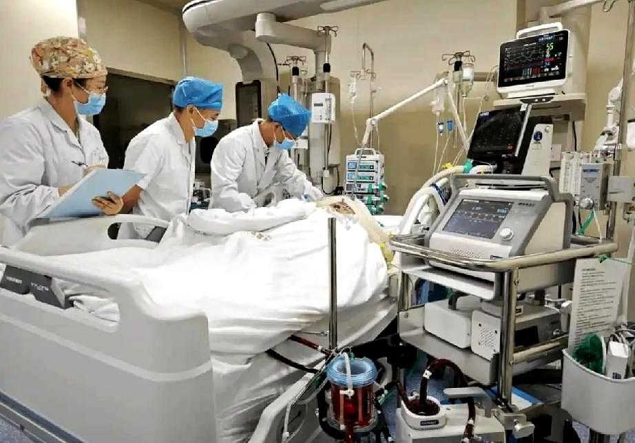 邻居男孩子腿疼，医生说须手术，天津医生说不用。现在他好了。儿子腿疼，医生说须