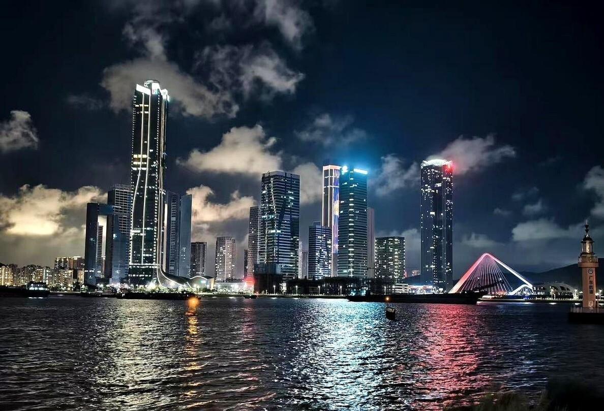巨亨桑拿砸了8000万港币开业，可真正让它站住的不是装修，是那张行政准照。澳门今