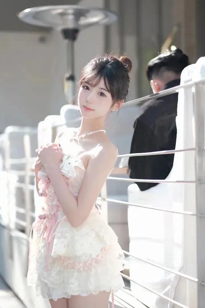 分享甜美小姐姐随手拍美的冒泡美女的美丽瞬间分享