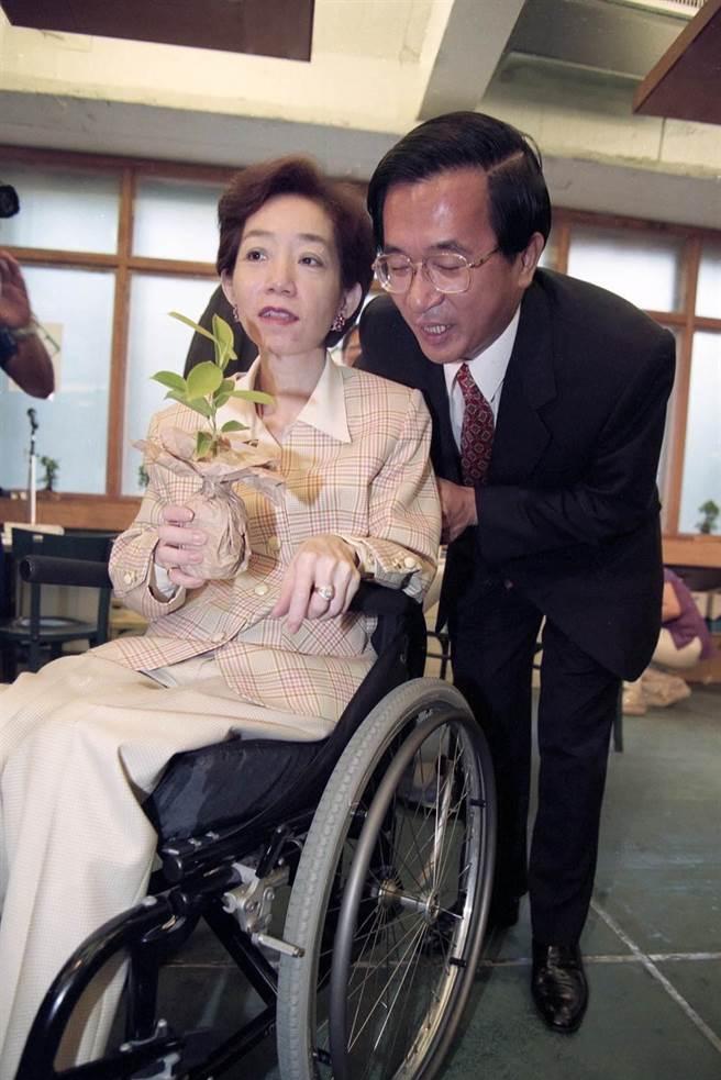 陈水扁的妻子吴淑珍今天传出突然昏倒，“一度命危”送医急救，扁子陈致中回应了。此外