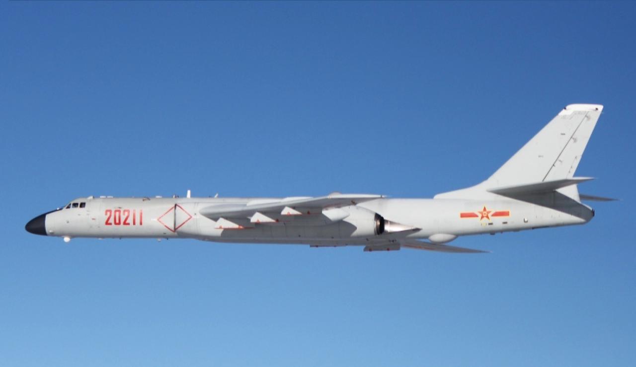 轰-6J遇上高超音速武器不是淘汰，是角色被重新定义。轰-6J翼尖挂载的KG6