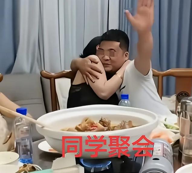 同学会惊现“越界大戏”，中年婚姻的底线在哪？长沙一场20年后的同学聚会，直接