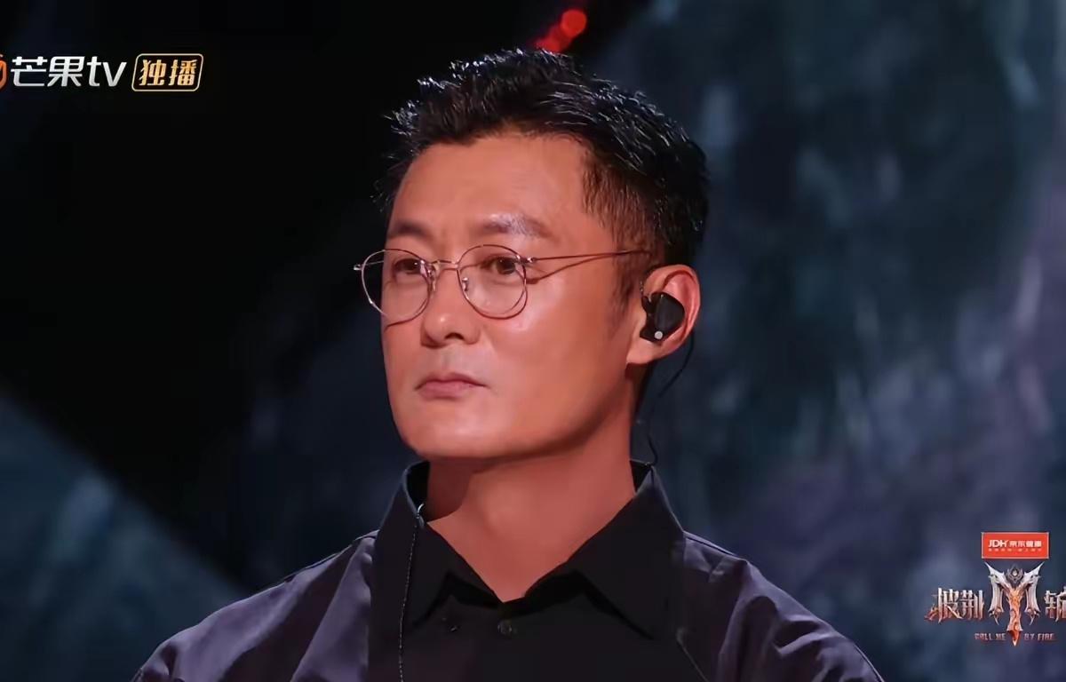 披哥大湾区新旧对比！陈小春&余文乐走心对话陈小春：其实大家期待大湾区哥哥，从