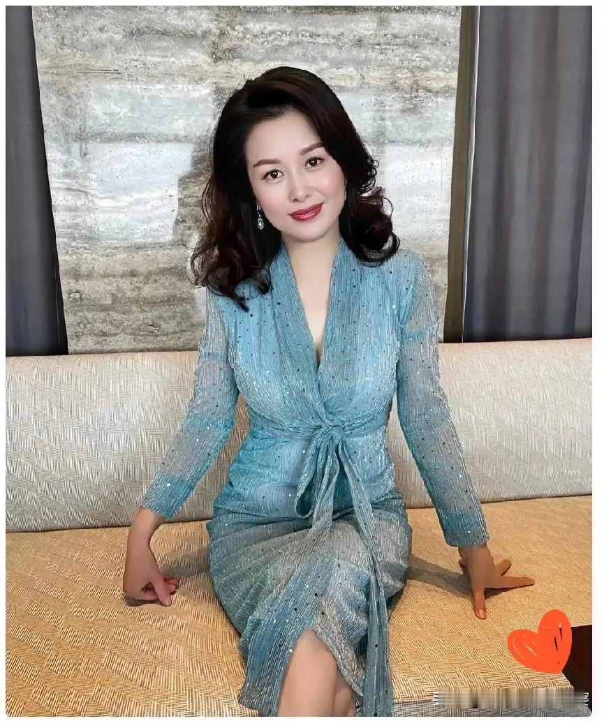 人到五十，就不配再谈心动了吗？我快五十岁了，很多人说我这个年纪，就该安分守己，