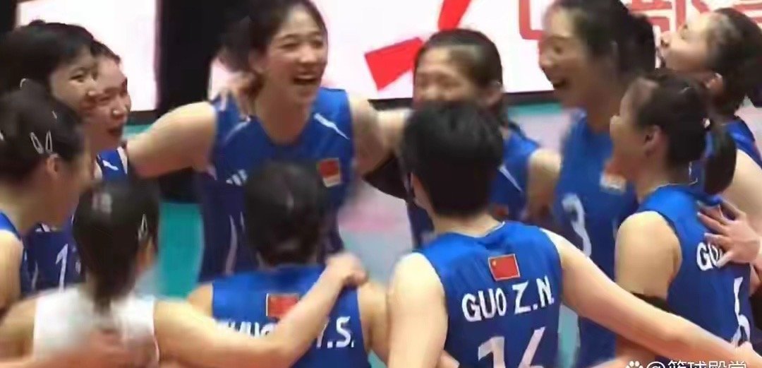 亚运一起来2026年亚运会女排半决赛，中国女排3-2战胜泰国女排。这场比赛我们打