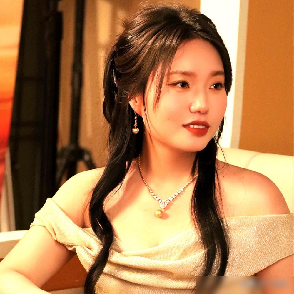 李雪琴搭档蒋奇明，新片狂揽8000万票房，结果却被骂惨了！电影里，东北工人