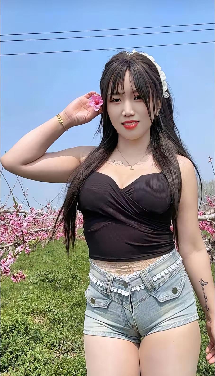 花漂亮还是我漂亮？哈哈