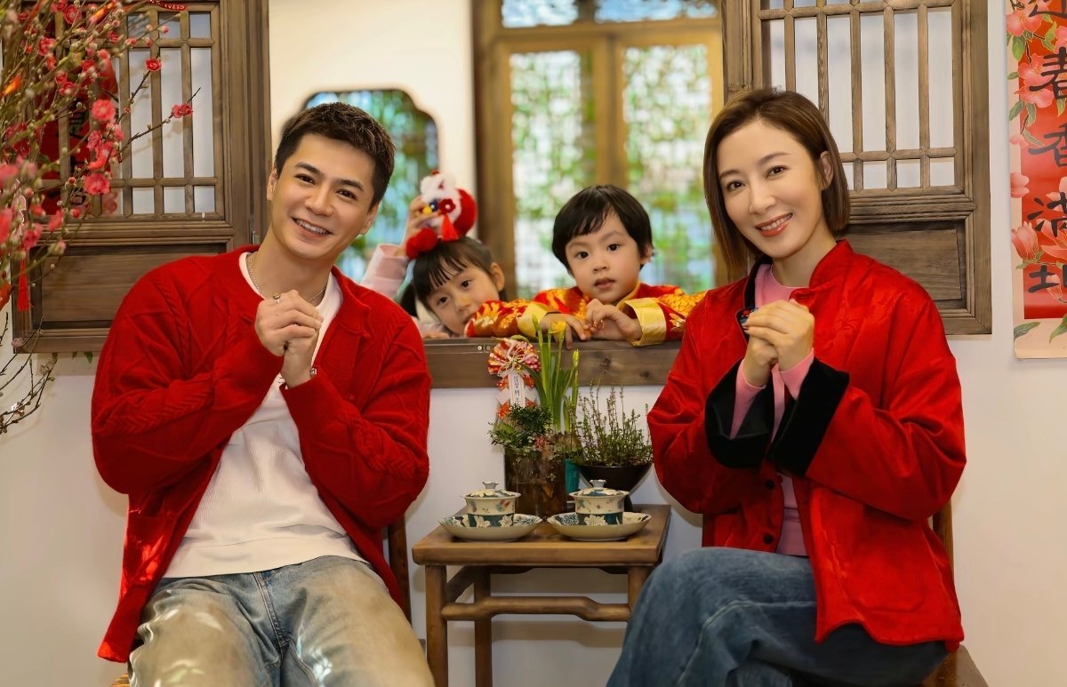 杨怡&罗子溢一家四口的春节写真，高颜值的一家人！