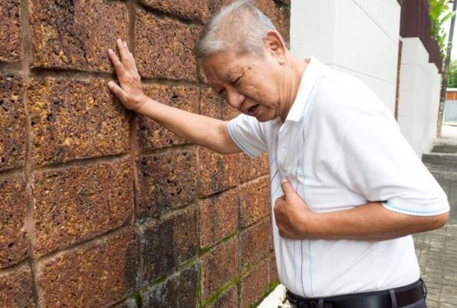 心肌梗塞和午睡有关？医生提醒：上了年纪的人，午睡后切勿做4事小区凉亭里，老人