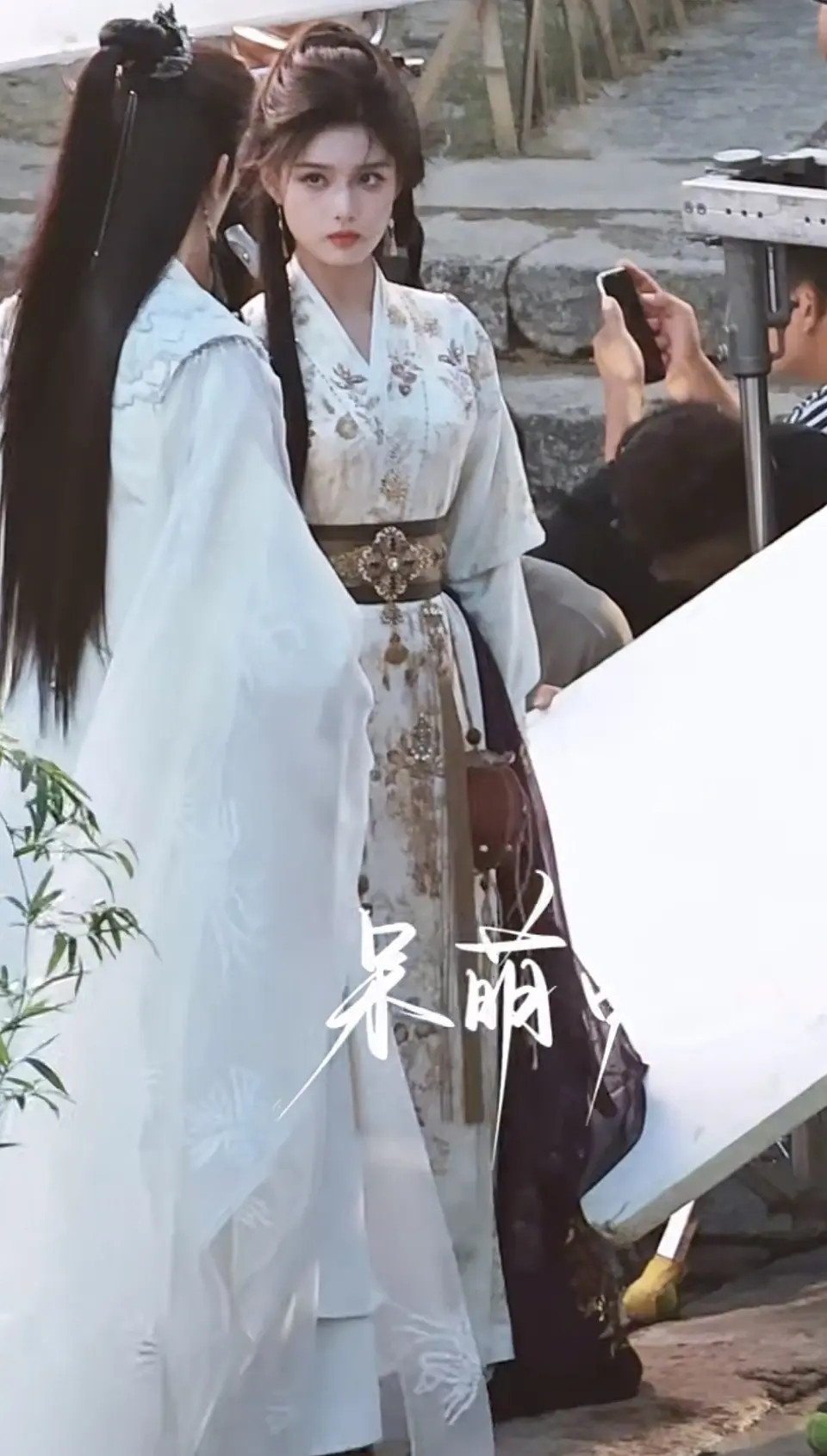 郭敬明是月龄没赚钱吗，咋百妖谱的衣服看起来这么穷​​​