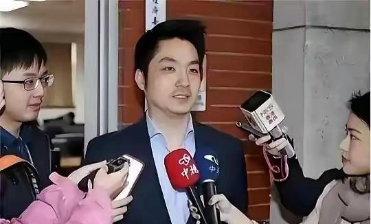 “你连中国人都不认，凭啥张罗把两蒋灵柩迁回大陆？”记者一句话，蒋万安当场愣住