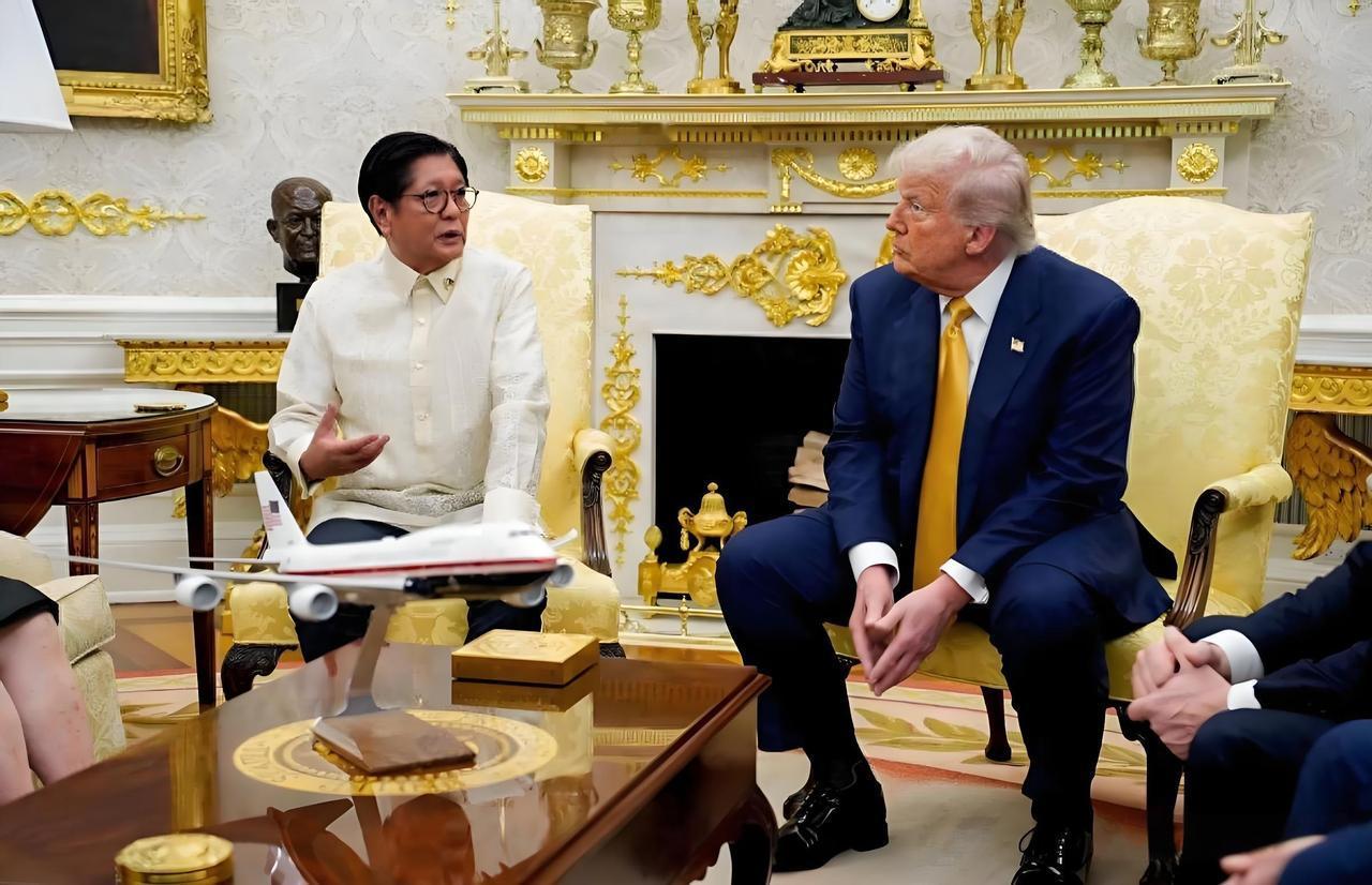 特朗普恐怕死心了，靠菲律宾不行了。不需要中方对菲律宾动手，他就已经不行了，不