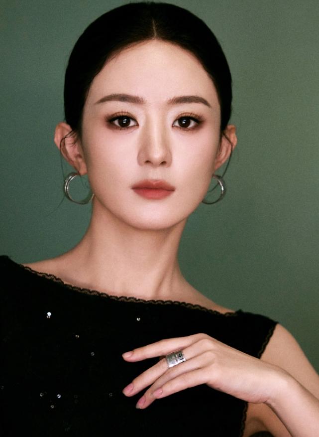 网传赵丽颖于适合作《浮华之上》！这几一天一直有瓜说赵丽颖要演一个女导演的电影，