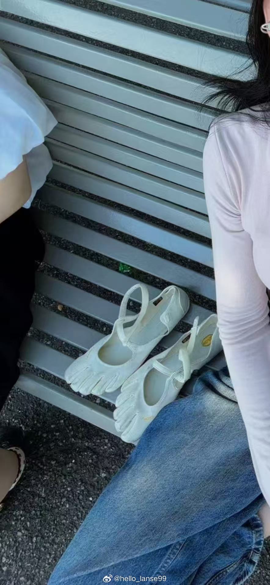 我朋友说 她这双鞋是好看的…还有那个渔网鞋 这...