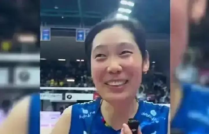 2876次扣球，她的膝盖还能撑多久？欧冠0比3那晚，朱婷被全网喷。我翻了官