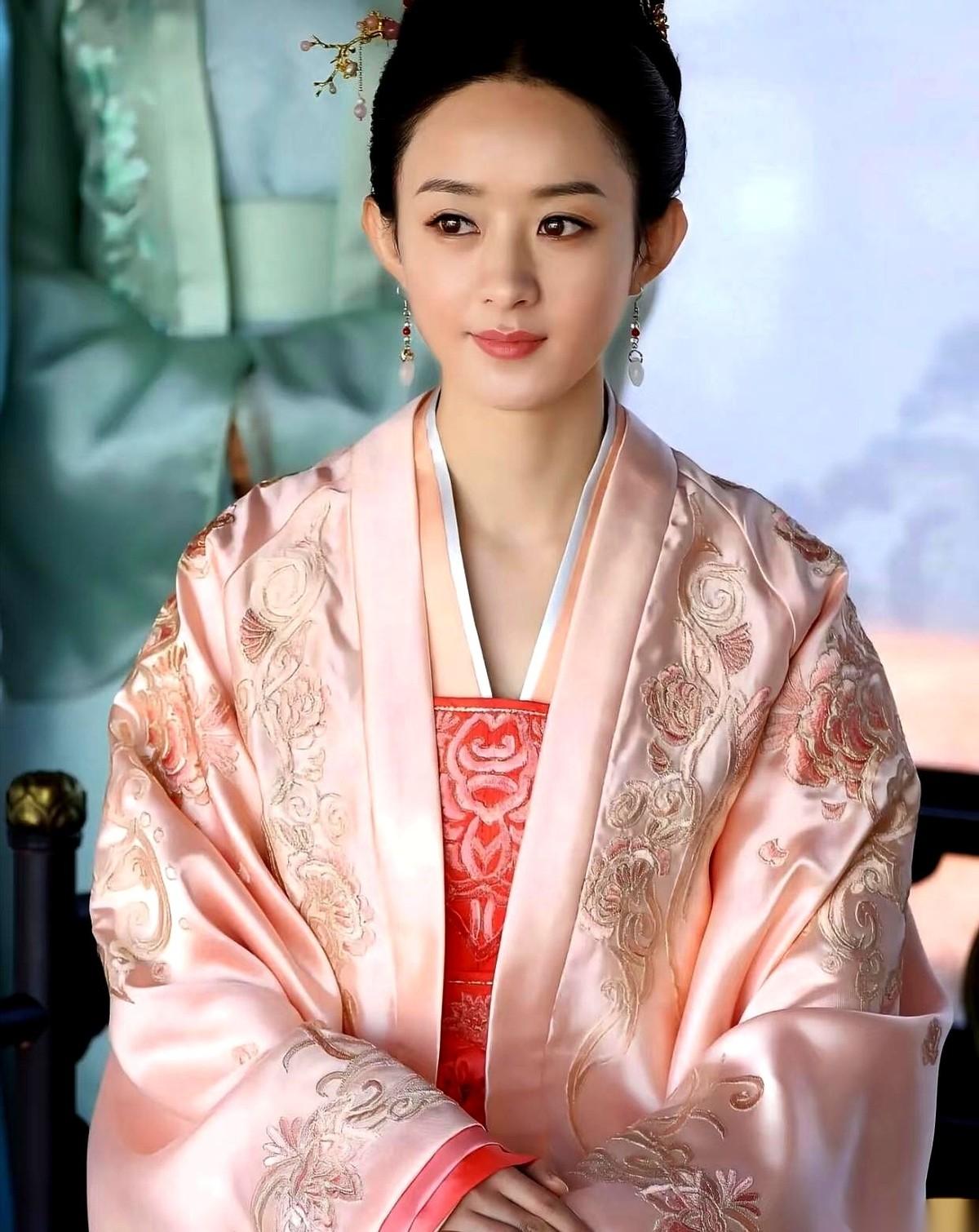 在《知否》的剧情里，明兰大笔一挥，直接把塞进院子里的那批宫女，全数打包嫁给了要去
