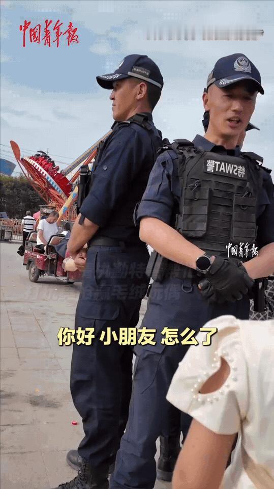 “这真是找对人了！”新疆英吉沙夜市里，小姑娘拿着玩具枪始终打不中气球，没有哭闹，