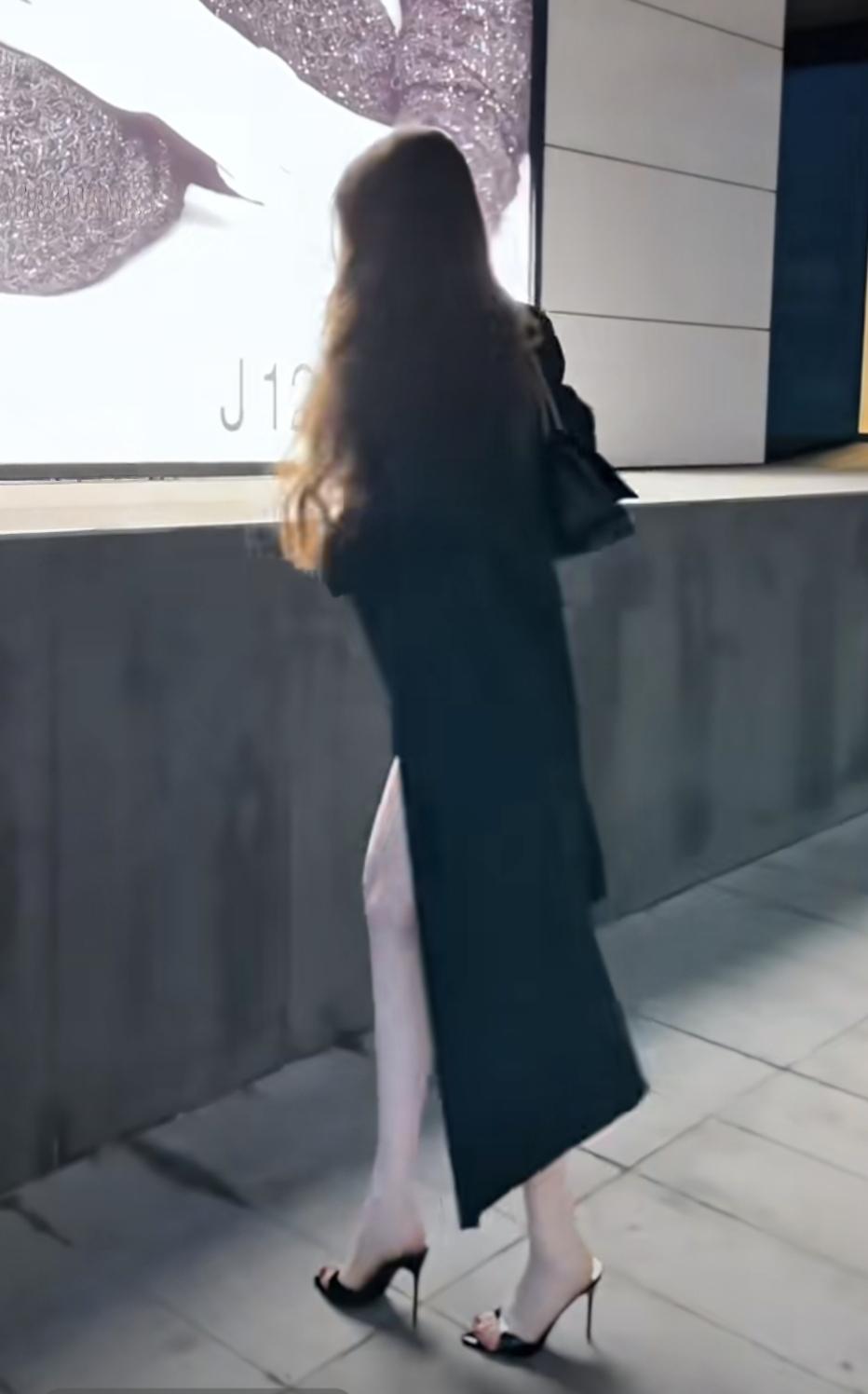 敢不敢发一张氛围感背影照淡雅背影，迷人身姿！