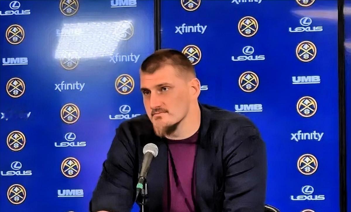 掘金队的约基奇终于在赛后采访里,直接回应了外界对他“轻松打球”的误解,字字有火!