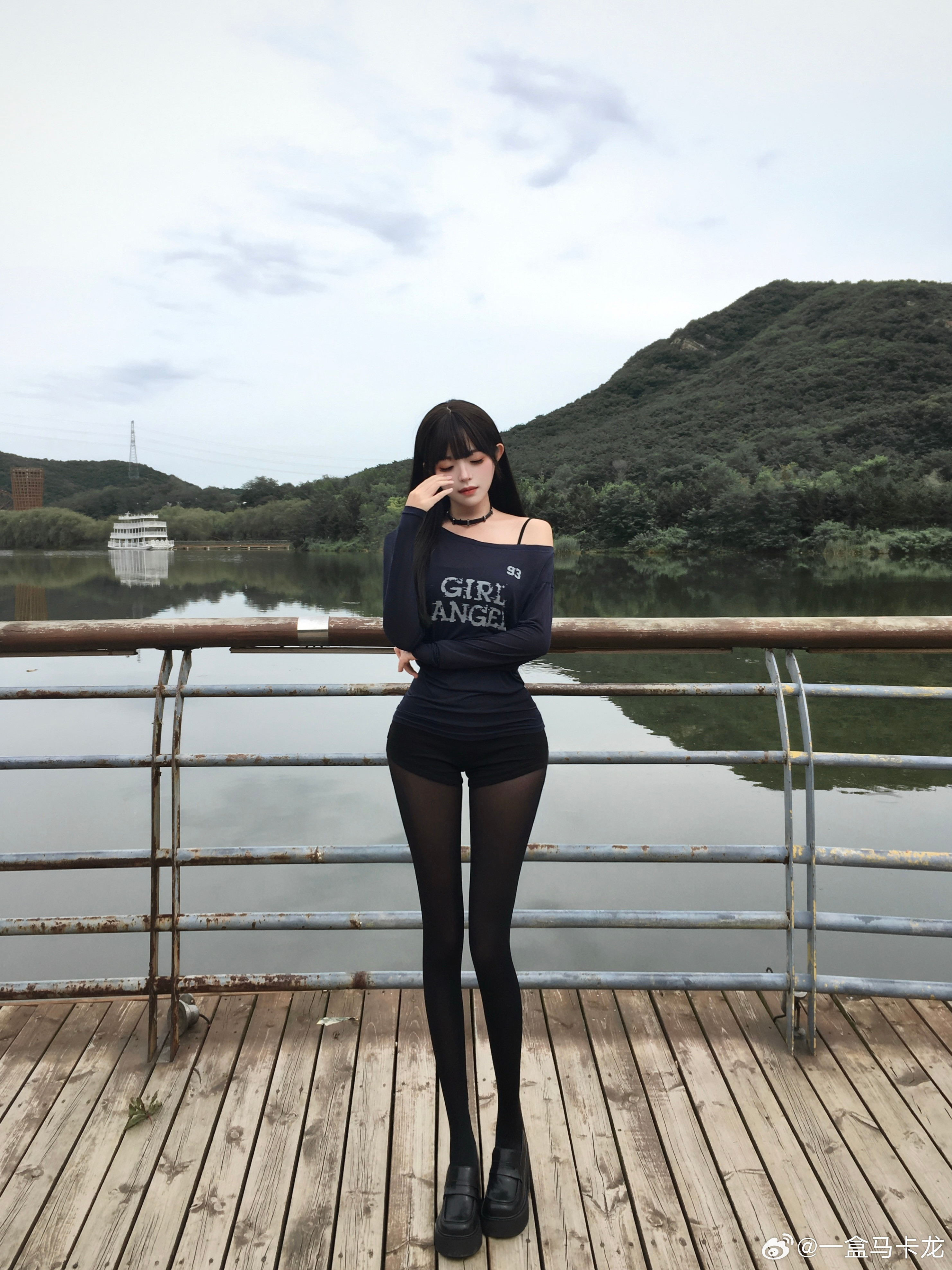 爱如雨色搁浅.​​​