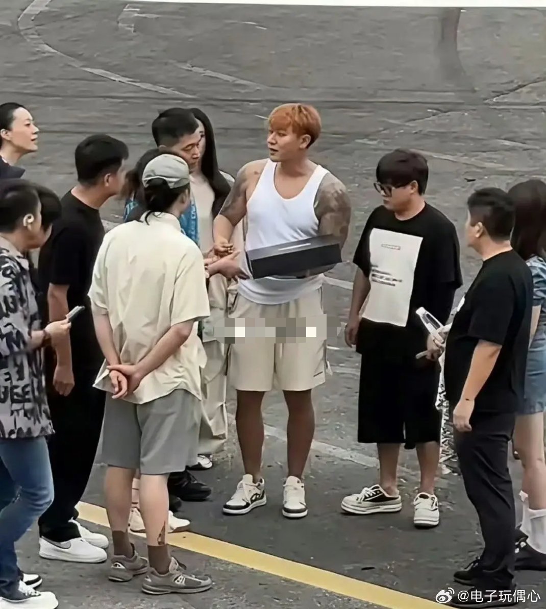 这是黄子韬吗？自从结婚后一直在发福