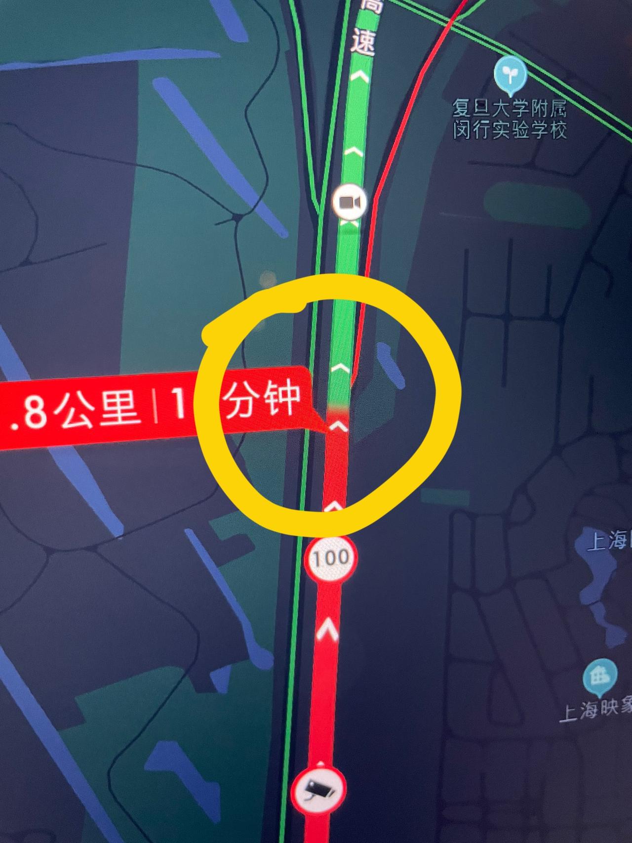 大家的命都这么不Jian吗？都不值钱吗？交通拥堵到这种程度，红与绿之间界限分