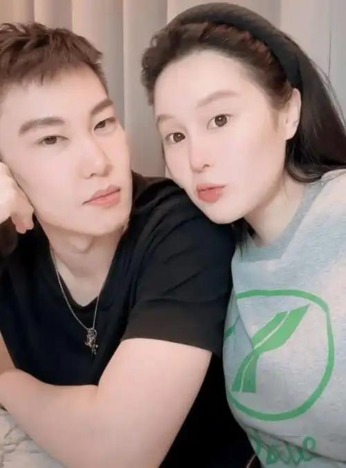 球球的老公说，在大家的眼里，任何人都不配和她结婚，更不用说我这个普通人了。球