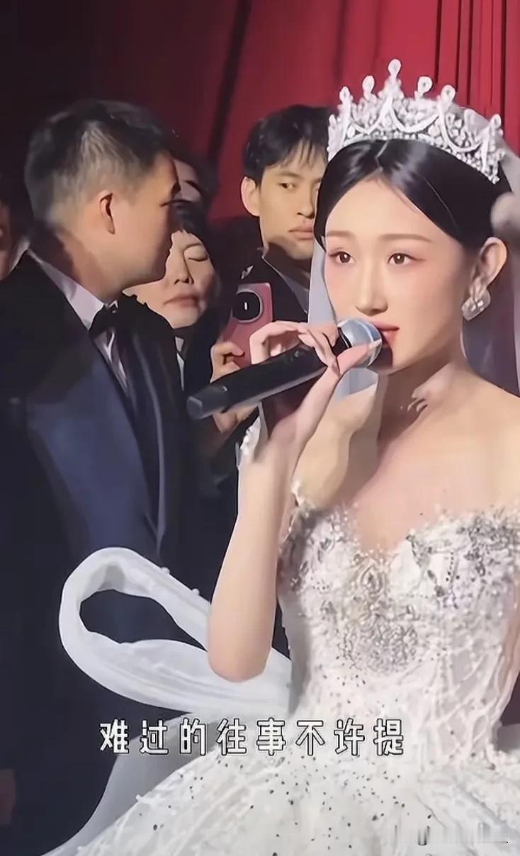 陈雪凝早就知道自己老公的风流往事，25岁当爹结婚前一夜还约p，她全都知道。陈