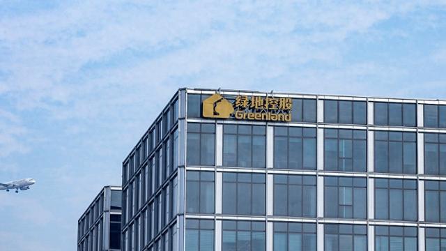 绿地控股: 陈军因个人原因辞任执行总裁等职务