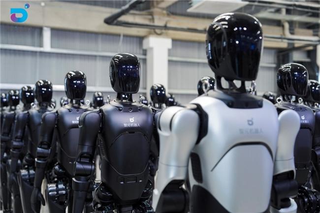 在人形机器人这个万亿级赛道中，中国企业正凭借扎实的量产能力实现阶段性领跑，智元5