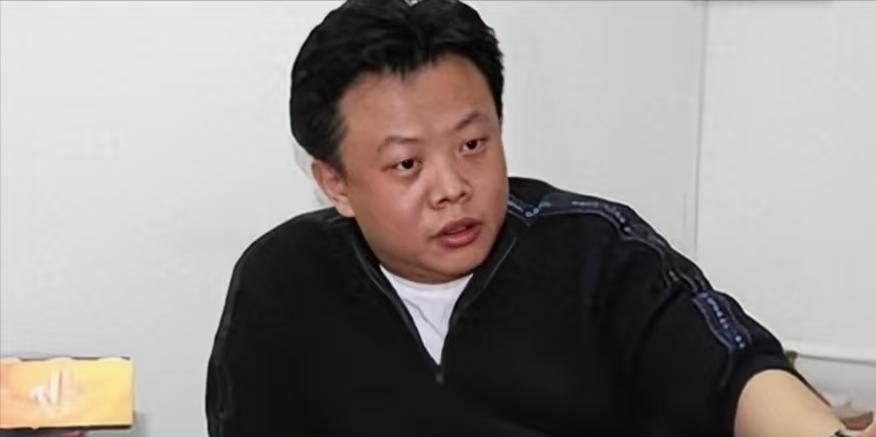 知名导演蒋虎离婚16年仍孤身一人，前妻春妮嫁刚强幸福育子！人生如戏，命运弄人。
