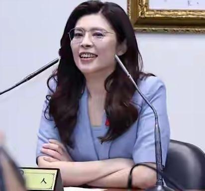 郑丽文：为什么有强大的论述能力？因为没有算计，只有热爱跟信仰！对这个问题，郑