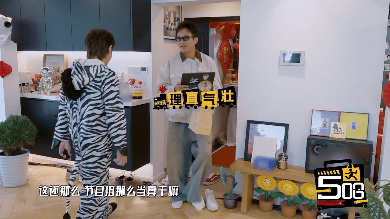 邓超好搞笑，节目组让带马的元素，邓超:节目组那么当真干嘛，主打一个叛逆，不过超哥