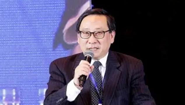 英国记者当场逼问高志凯：“中国为何不尊重国际法？难道连国际法都不愿意遵守吗？”没