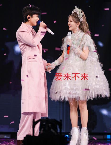 张杰谢娜持续掉粉丁太升回应谢娜演唱会争议谢娜官宣个人巡回演唱会遭到网友和业内人