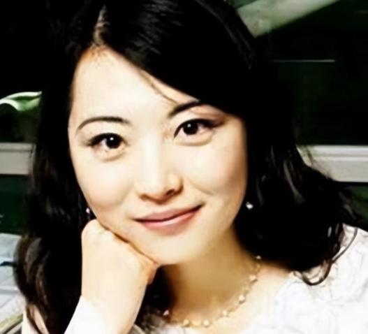 “我宁愿在美国住下水道，捡垃圾、洗盘子也不会回中国！”谁能想到，说出这句话的人