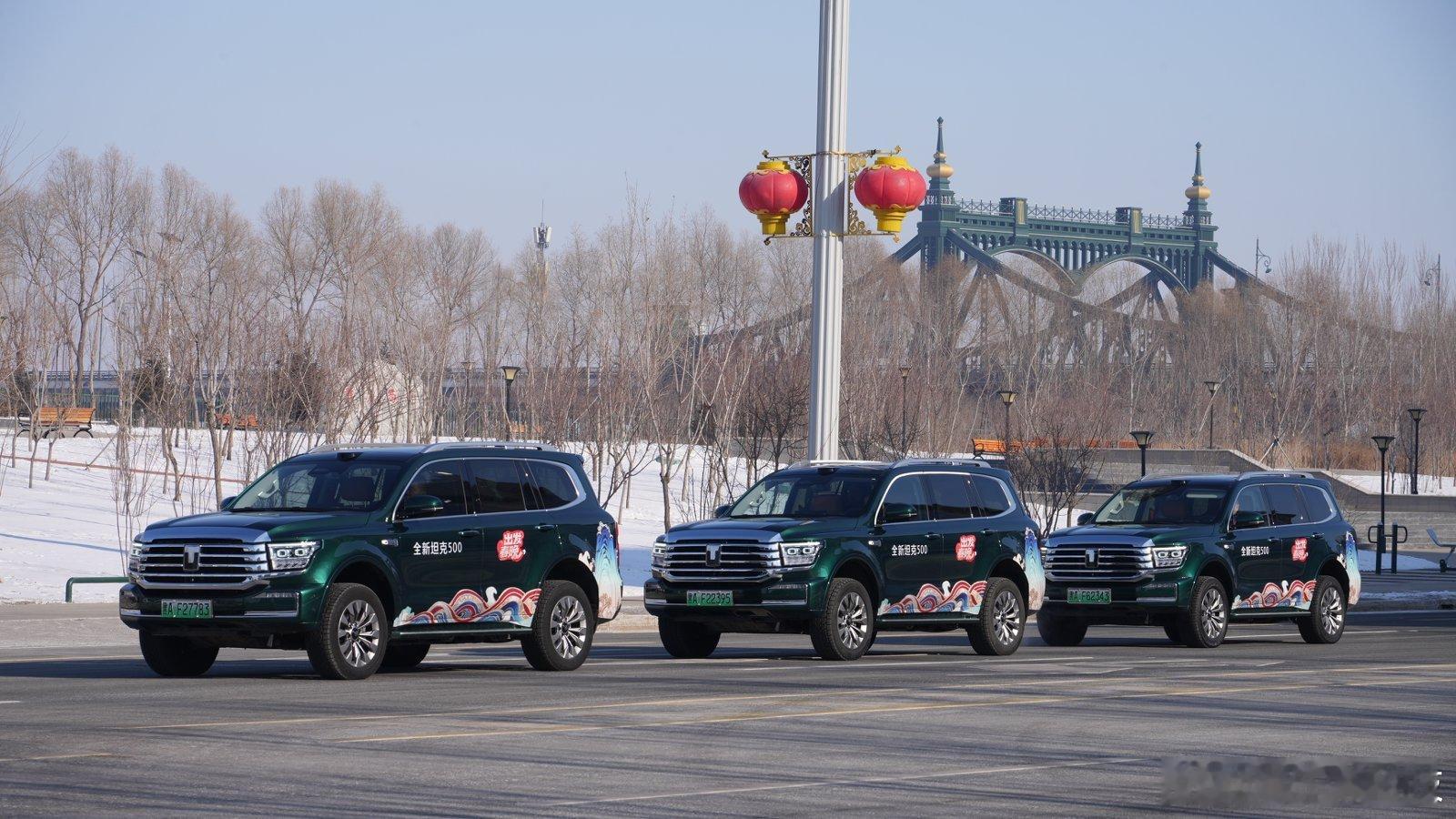 春晚严选靠谱车今年春晚新媒体指定用车名单里，魏牌高山和全新坦克500并列出镜。