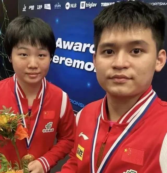 但是我感觉林诗栋比较愣，混双肯定关键时刻，男搭档要敢于出手，缓解女搭档的压力。