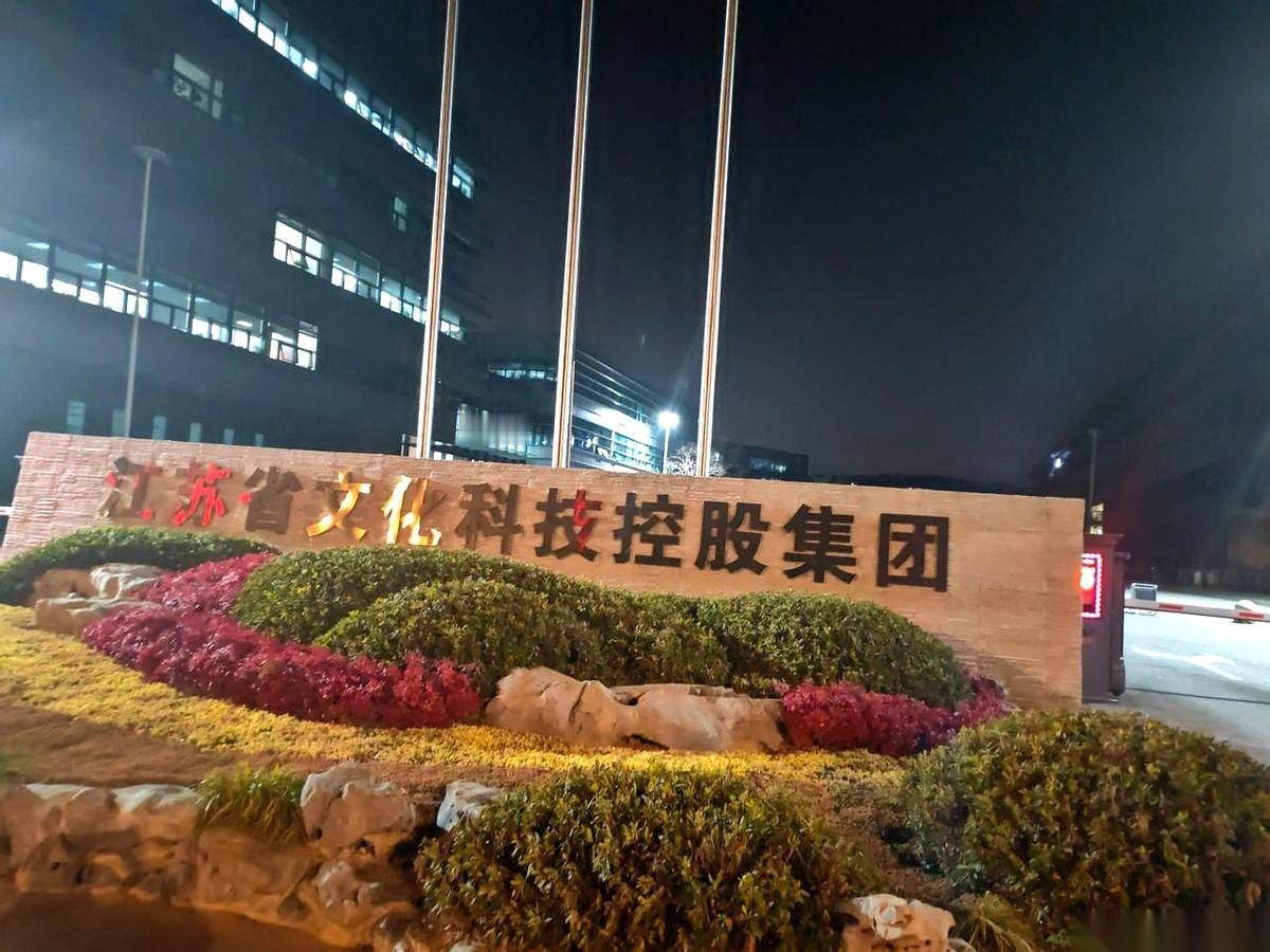 十年不买房，不结婚，不生娃。一个95后，名校研究生，眼睛里全是活儿，没有一丝杂