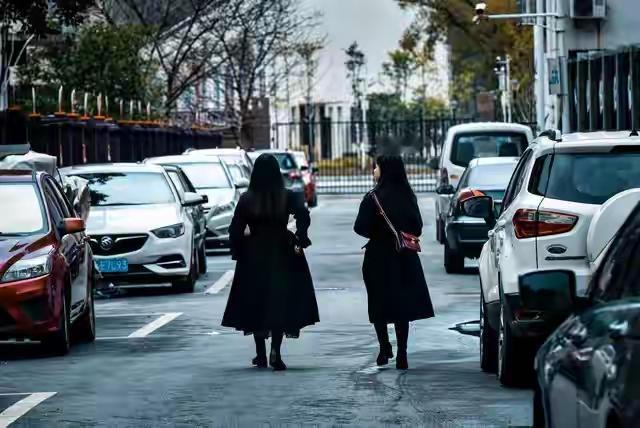 和谁同路，决定了你的人生方向。你有没有发现，人生最大的转折，往往不是因为遇到