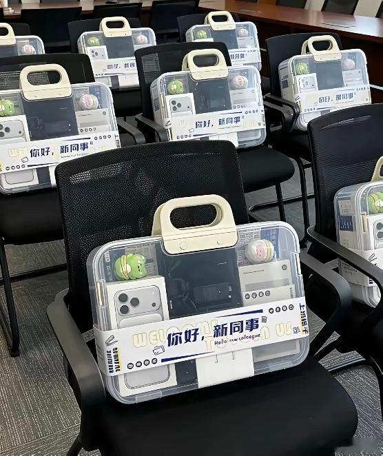 听说这是深圳某家公司新员工的入职伴手礼。居然发苹果17手机。想知道这是真的嘛？这