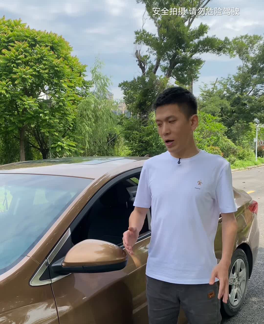 记住这三个点位，日常开车不剐蹭。转弯看A柱，出库看B柱，倒车看C柱，到底是什