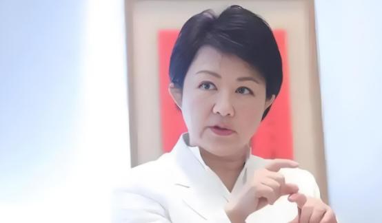 郑丽文今受访未承诺不选2028,卢秀燕感危机借祝贺高市早苗拉抬位阶,继续巩固蓝白
