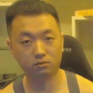 在看一个刑侦案件类视频，村里一个暴发户一家六口一夜之间被灭门，死状极其凄惨，现场