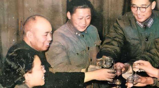 1955年，许世友喝得正高兴时，接到了北京打来的电话，他显得有些不悦，冷冷地说：