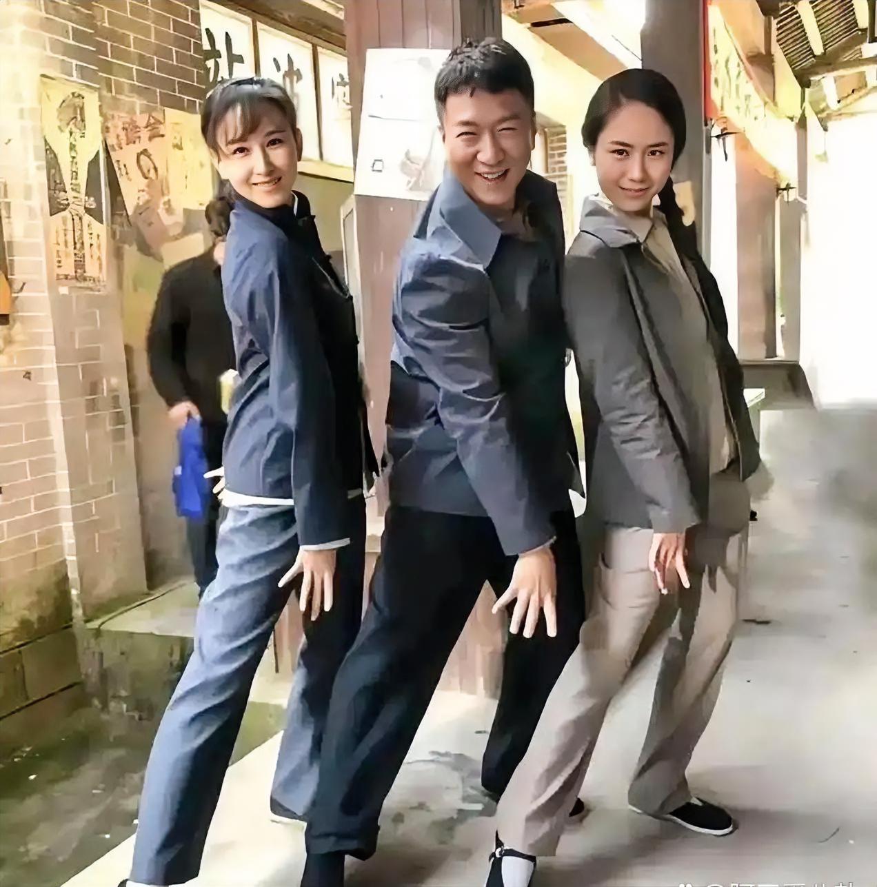 左边胡静我认识‏，中间颜⁠‎⁠王‎孙红雷﻿⁠⁠我也认‏识⁠‌，⁠‏右⁠‎边扎麻花