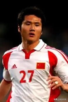 2000年10月20日，亚洲杯赛场，20岁的邵佳一迎来了他的国家队首秀。当这个北
