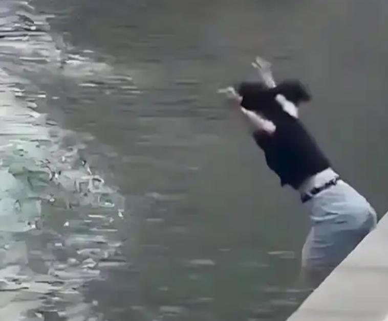 一女子想跳河自尽，被一大哥拦下：反正你也想不开。大哥说：你死了太可惜了，不如成全