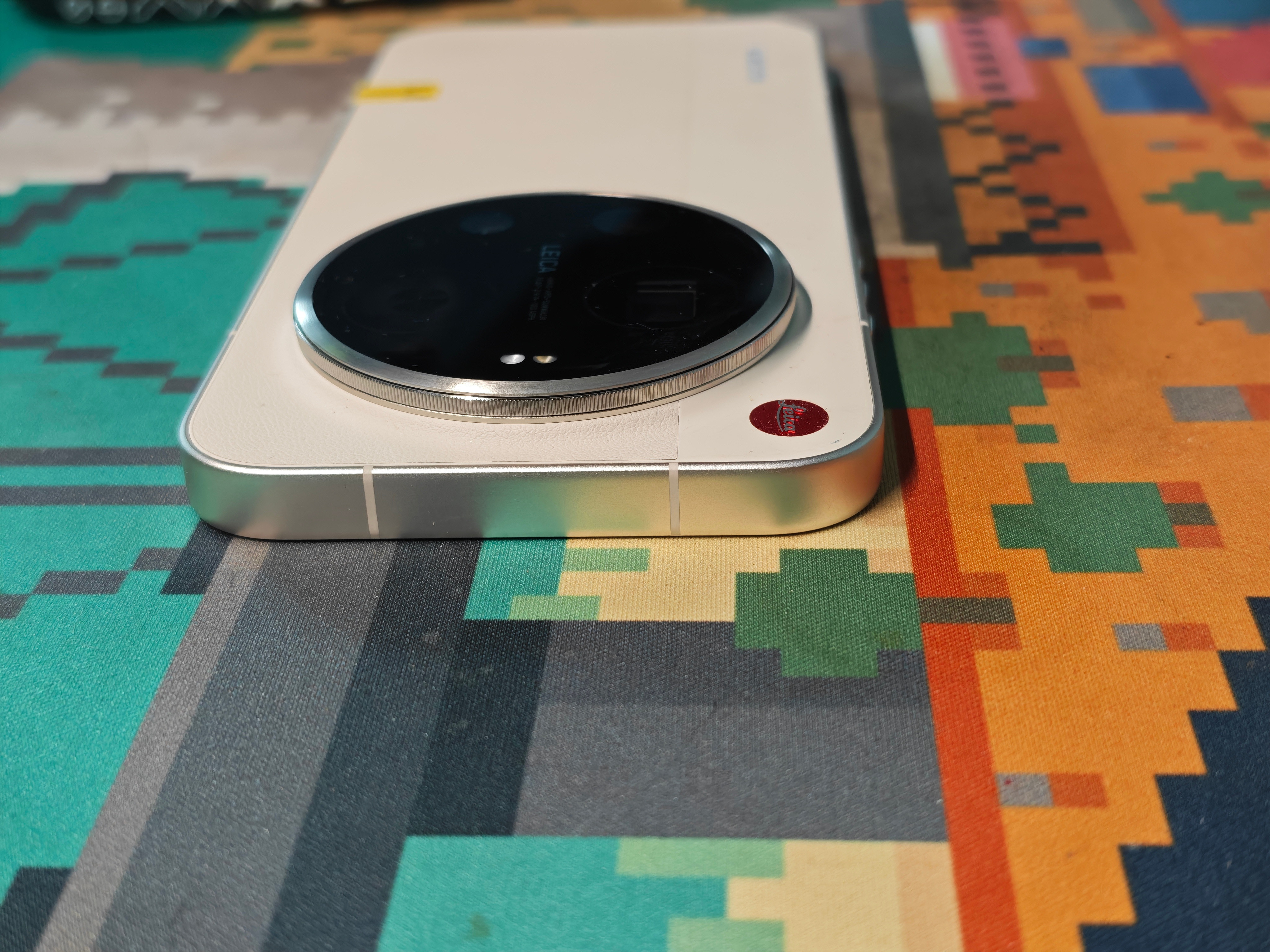 出个小米17u徕卡版，1t，自购，先挂个6700吧，边框背面没看到划痕